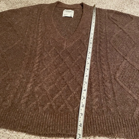 Cropped cable sweater - Picture 2 of 8